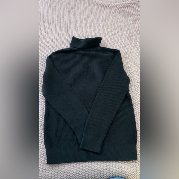 Black H&M turtleneck sweater - Picture 3 of 3
